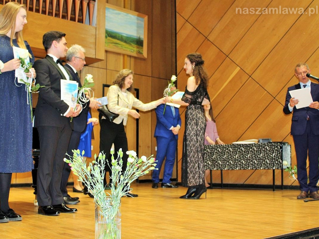 Najlepsi studenci i absolwenci zaśpiewali w Mławie