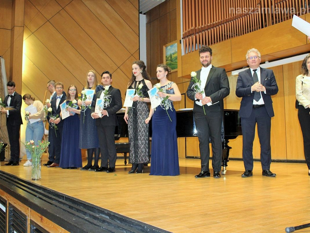 Najlepsi studenci i absolwenci zaśpiewali w Mławie