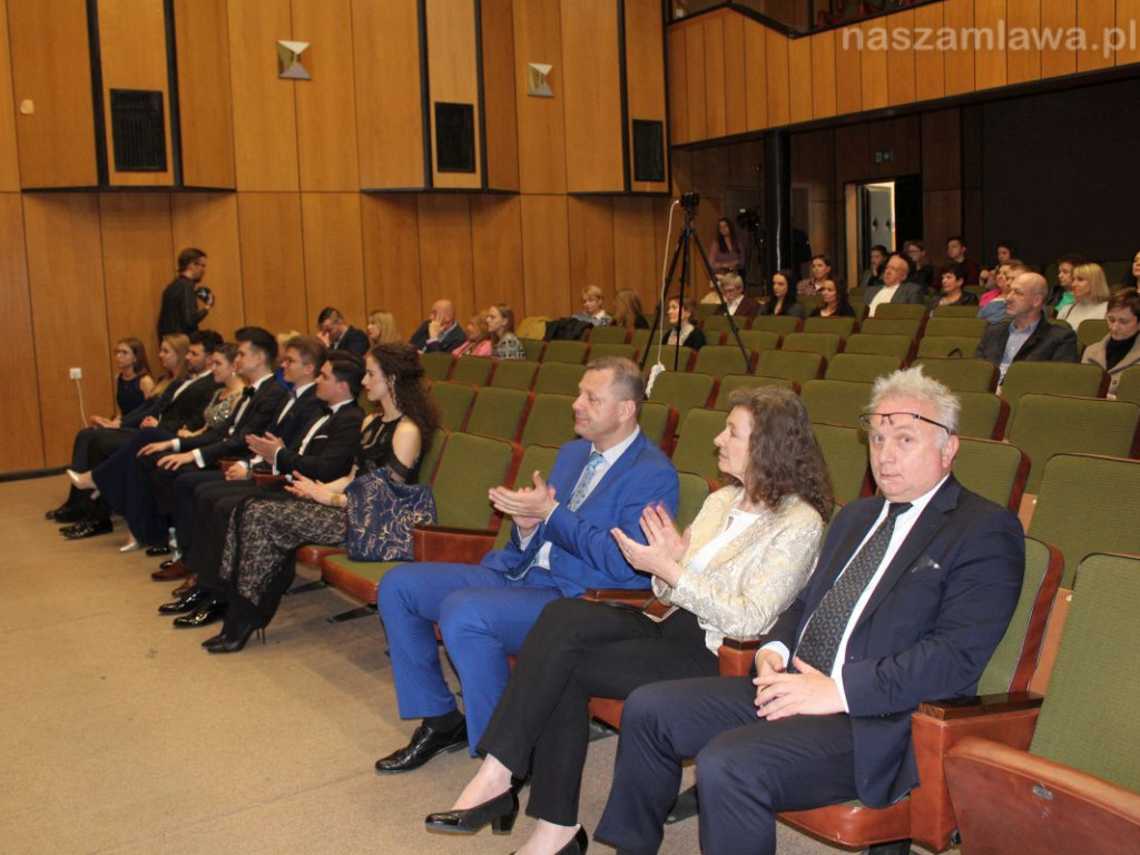 Najlepsi studenci i absolwenci zaśpiewali w Mławie