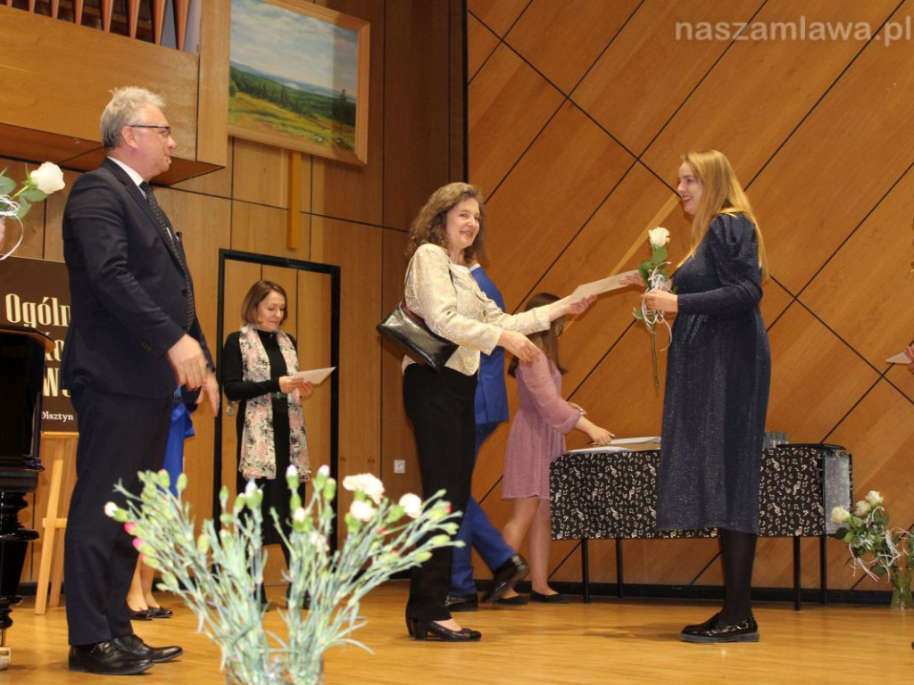 Najlepsi studenci i absolwenci zaśpiewali w Mławie