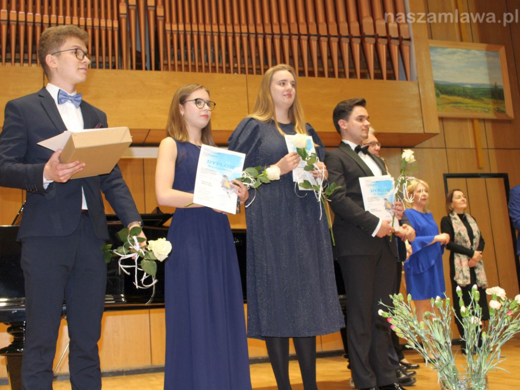 Najlepsi studenci i absolwenci zaśpiewali w Mławie