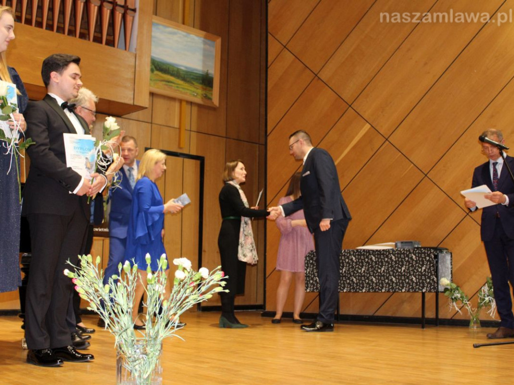 Najlepsi studenci i absolwenci zaśpiewali w Mławie
