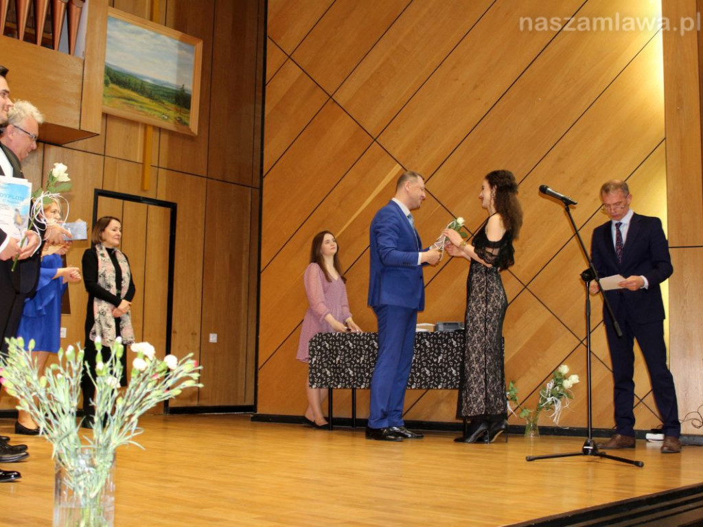 Najlepsi studenci i absolwenci zaśpiewali w Mławie