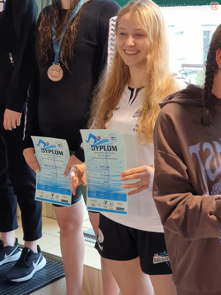 Święto pływania w Mławie. Medale Płetwala i Marlina