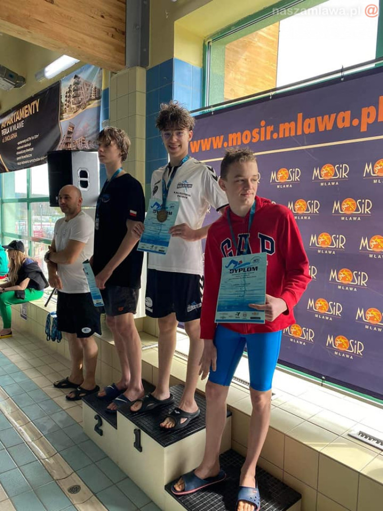 Święto pływania w Mławie. Medale Płetwala i Marlina