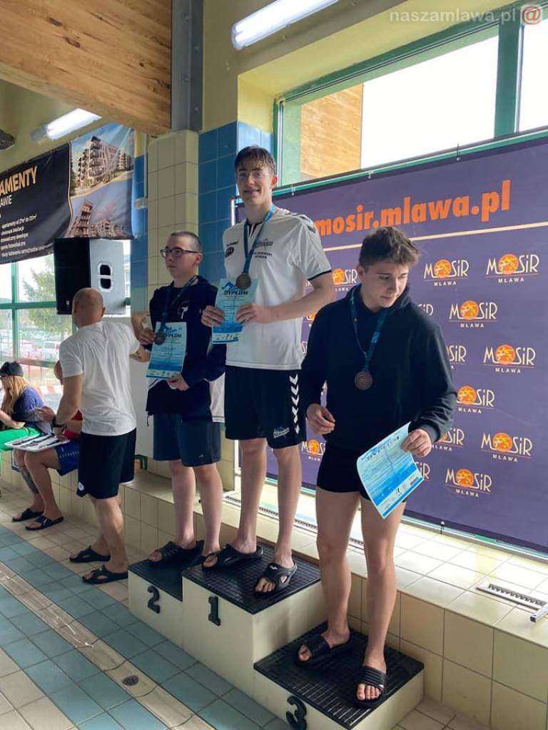 Święto pływania w Mławie. Medale Płetwala i Marlina