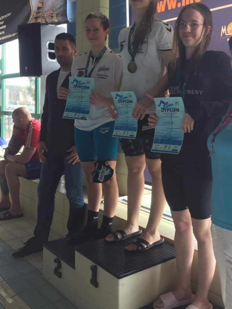 Święto pływania w Mławie. Medale Płetwala i Marlina