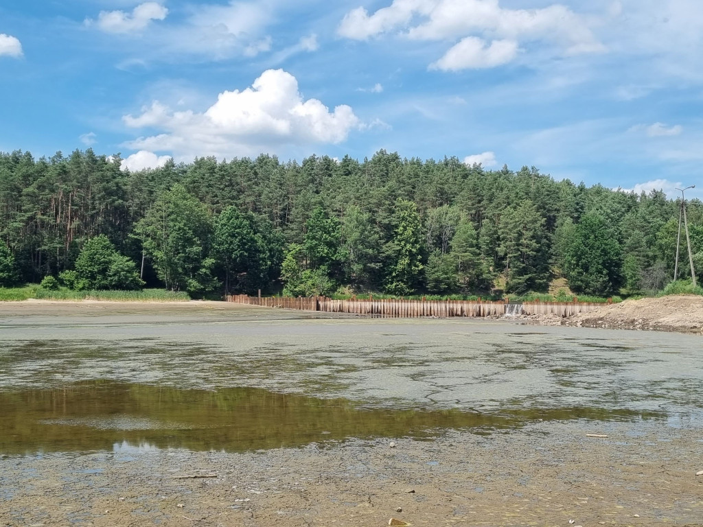 Smród, martwe ryby. Tam kąpią się dzieci