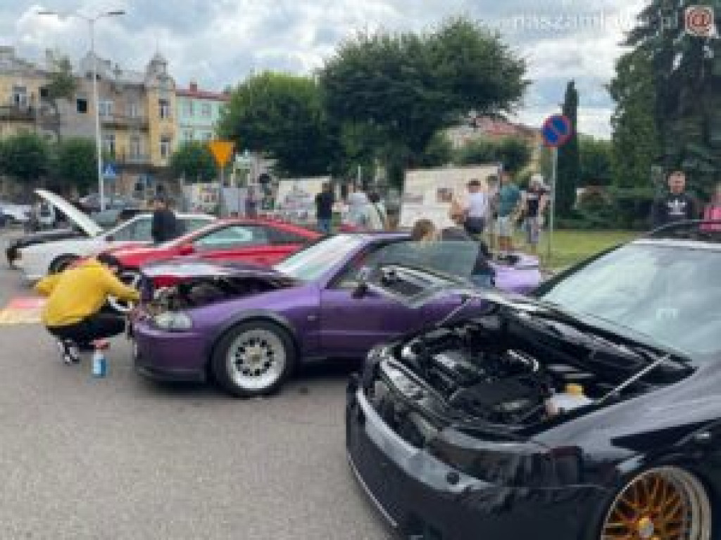 Dni Mławy: Tuningowane samochody i wozy strażackie