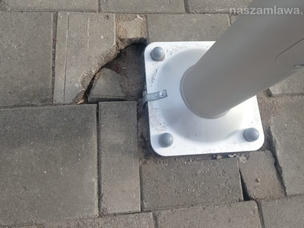 Tylko czekać aż latarnia się pochyli