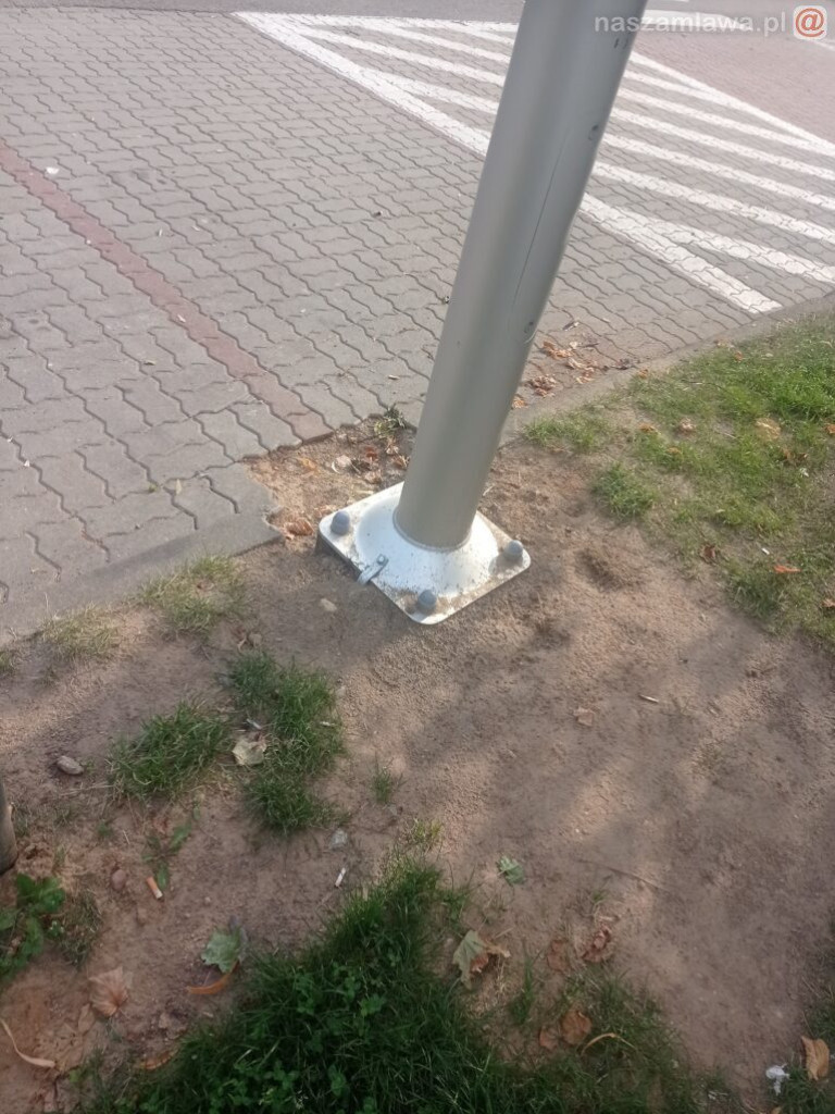 Tylko czekać aż latarnia się pochyli