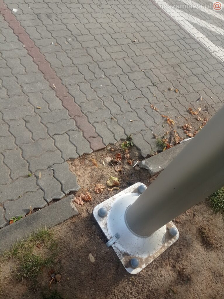 Tylko czekać aż latarnia się pochyli