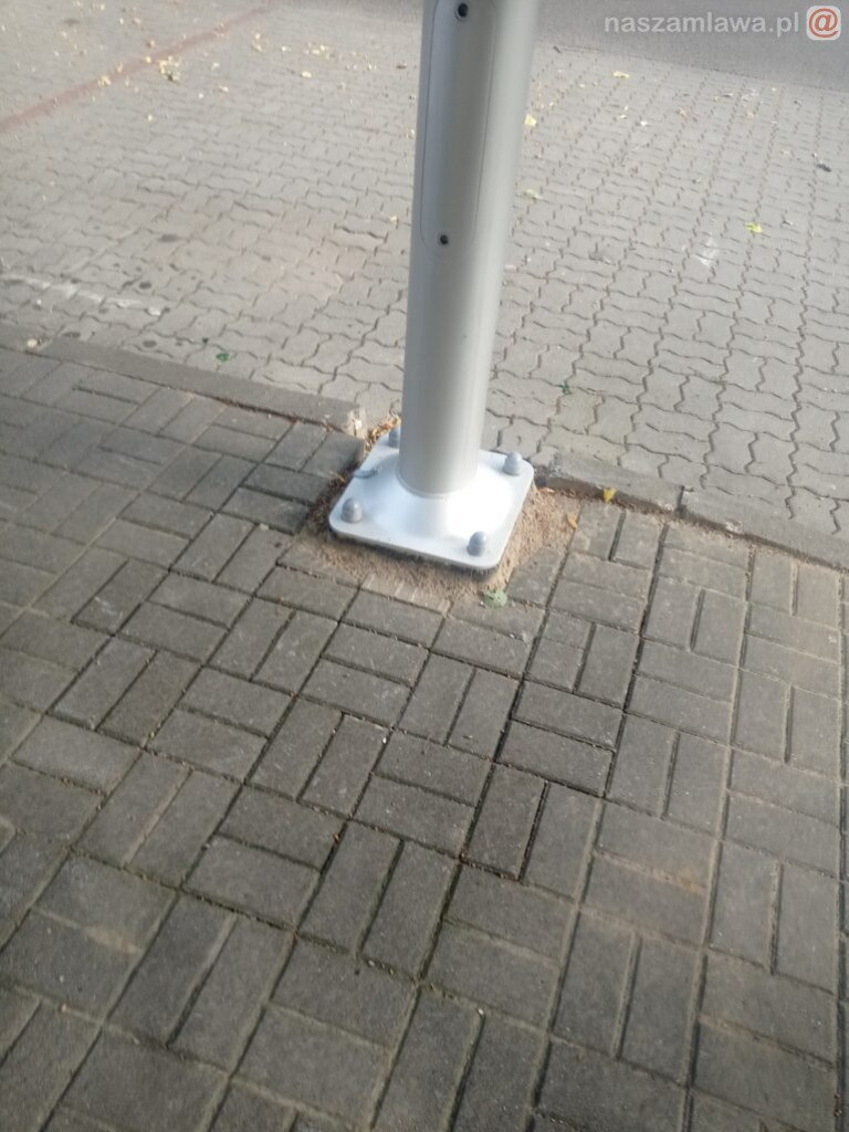 Tylko czekać aż latarnia się pochyli