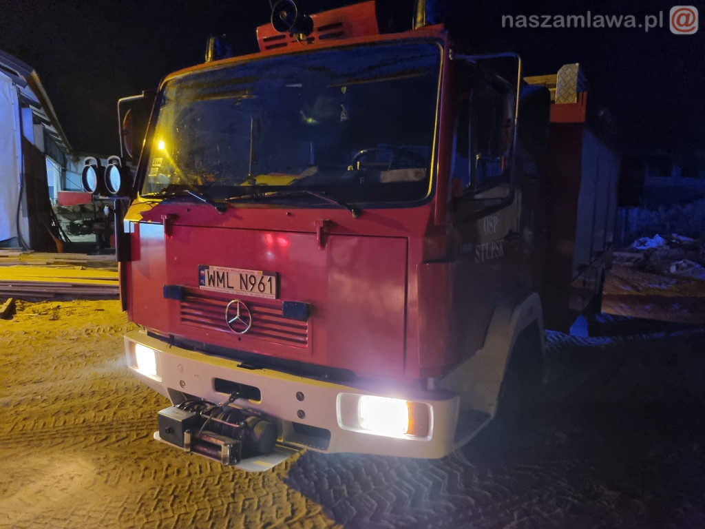 Strażacy wezwani do pożaru tartaku [ZDJĘCIA]