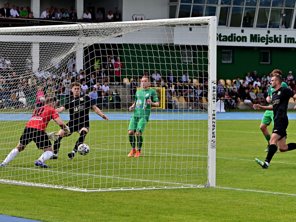 Pierwsze śliwki robaczywki. Nieudana inauguracja