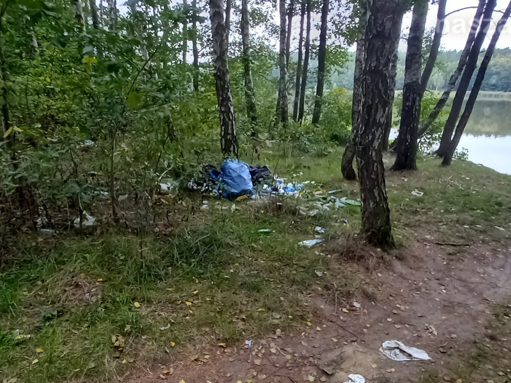 Kto zostawia coś takiego nad Zalewem? [ZDJĘCIA]