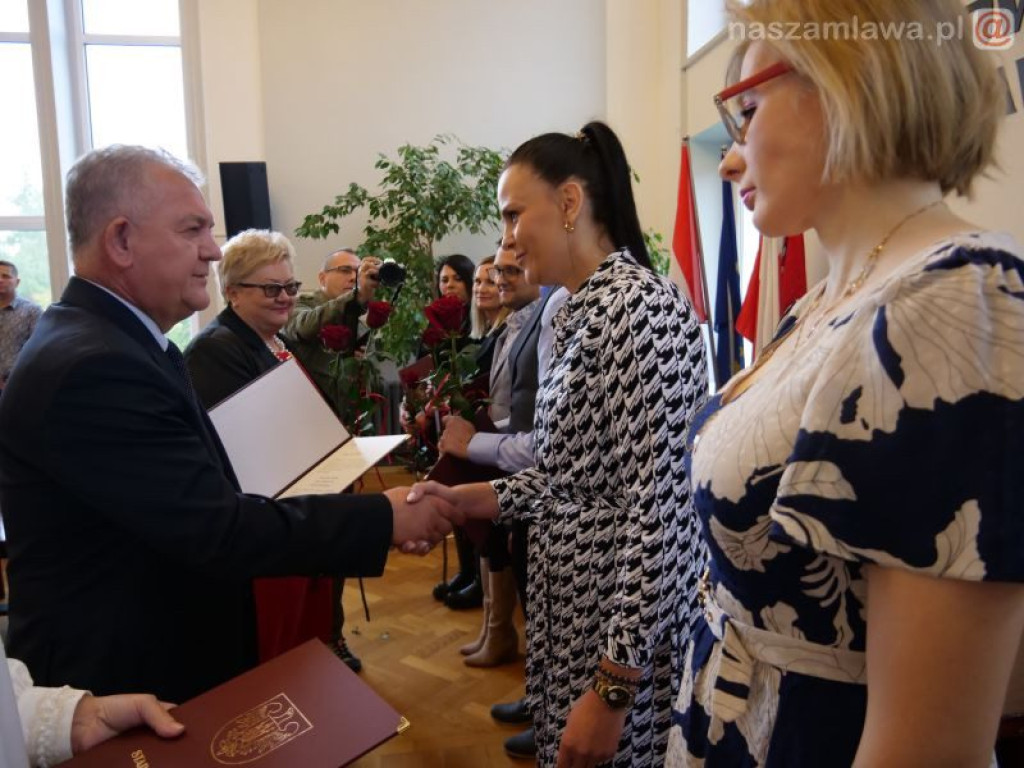 Maturzyści nagrodzeni, nauczyciele awansowani [ZDJĘCIA]