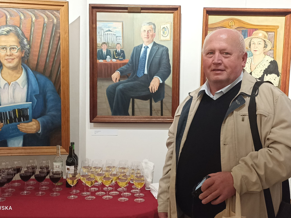 Mławianin prezentuje prace w stołecznej Galerii Brama Bielańska