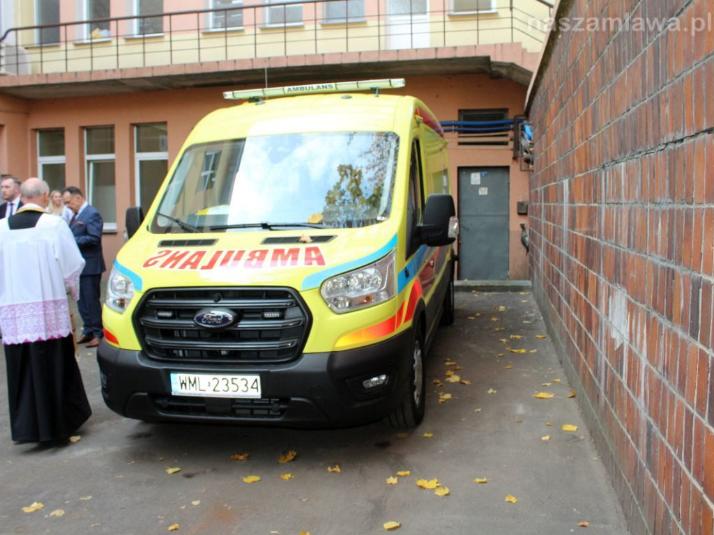 Karetka i sprzęt dla szpitala [NASZA RELACJA]