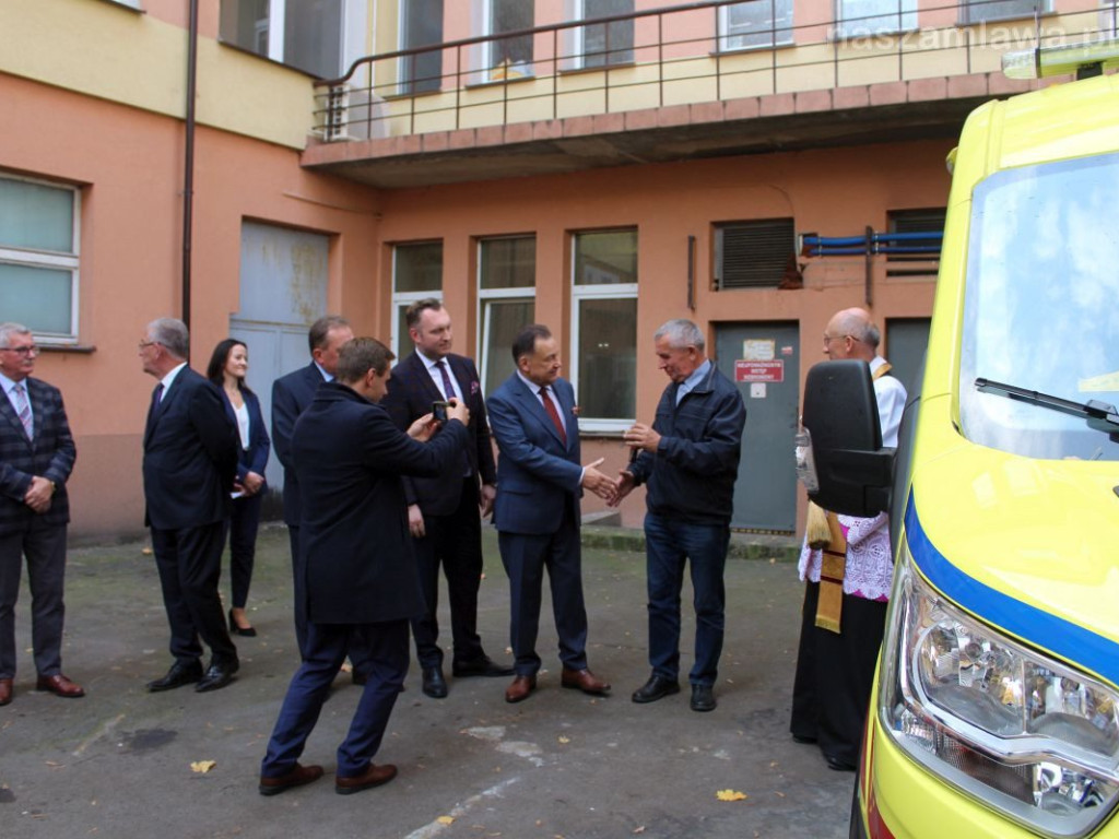 Karetka i sprzęt dla szpitala [NASZA RELACJA]