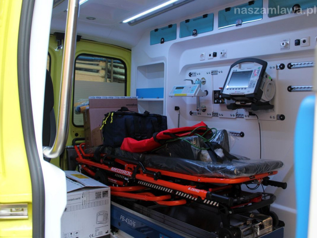 Karetka i sprzęt dla szpitala [NASZA RELACJA]