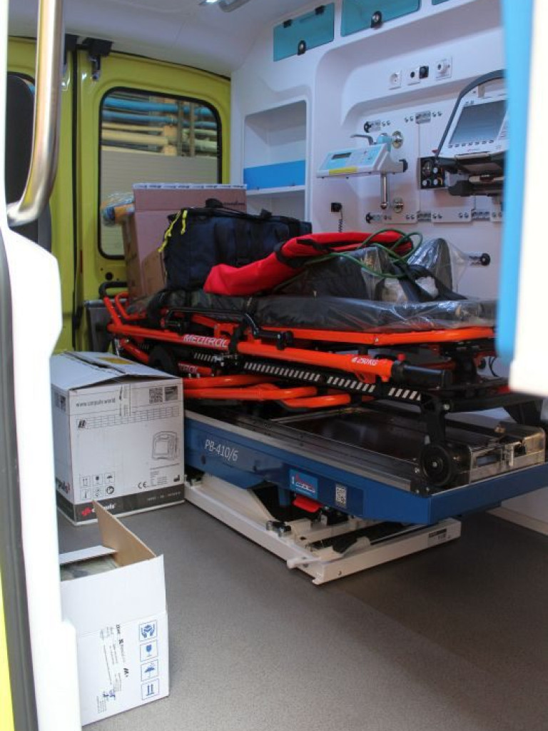 Karetka i sprzęt dla szpitala [NASZA RELACJA]