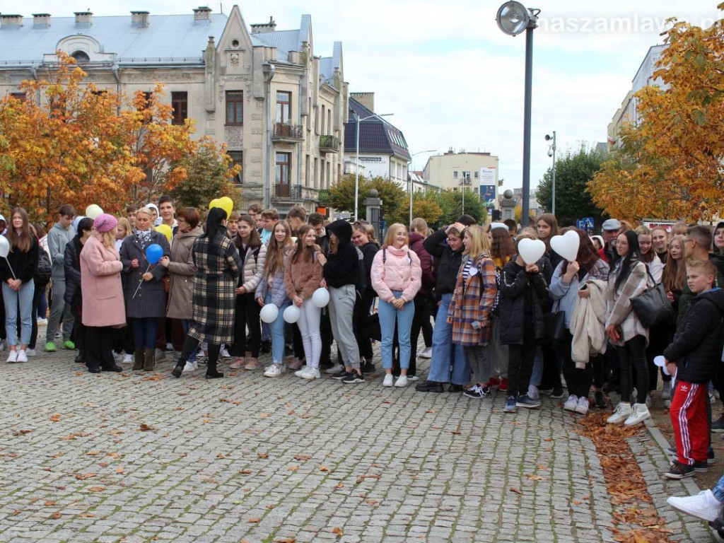 Solidarny Łańcuch Białych Serc w Mławie [ZDJĘCIA]