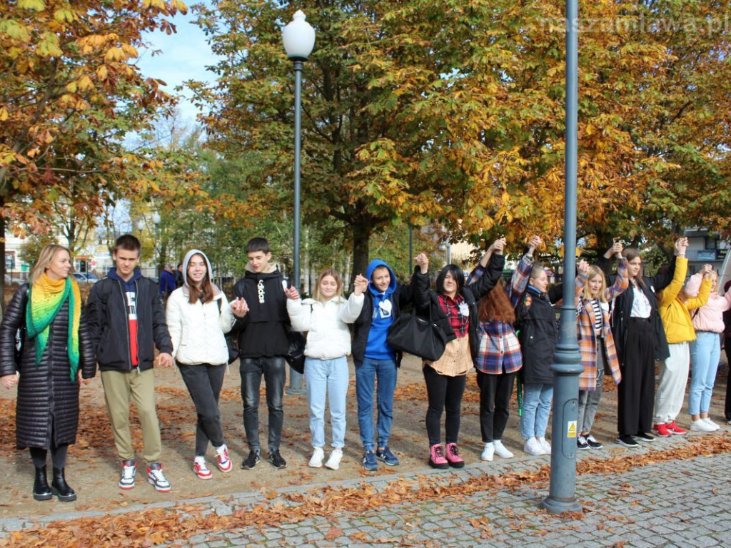 Solidarny Łańcuch Białych Serc w Mławie [ZDJĘCIA]