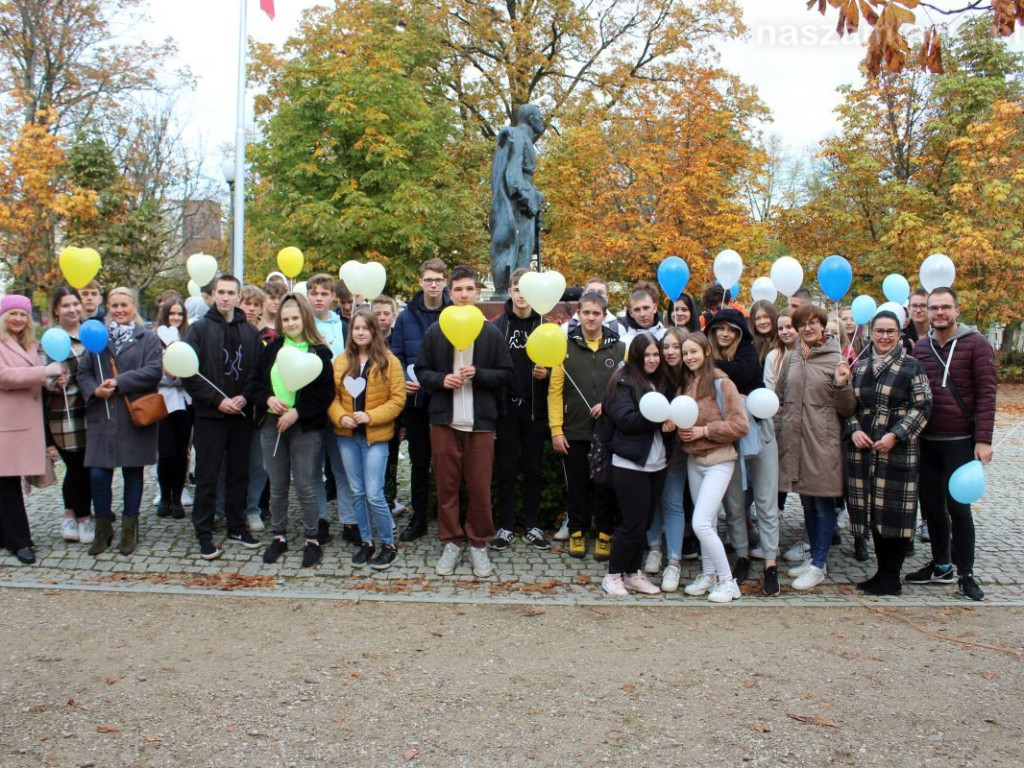 Solidarny Łańcuch Białych Serc w Mławie [ZDJĘCIA]