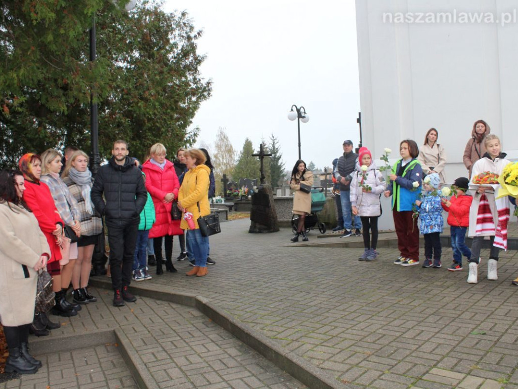 Niezwykła msza na cmentarzu. 
