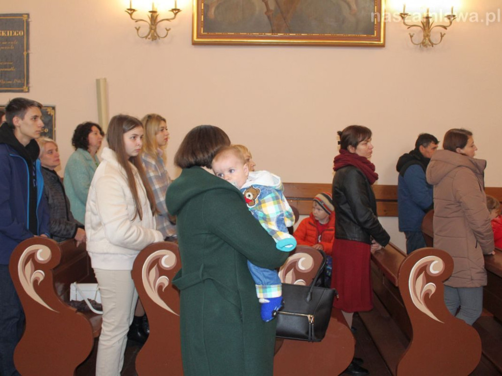 Niezwykła msza na cmentarzu. 