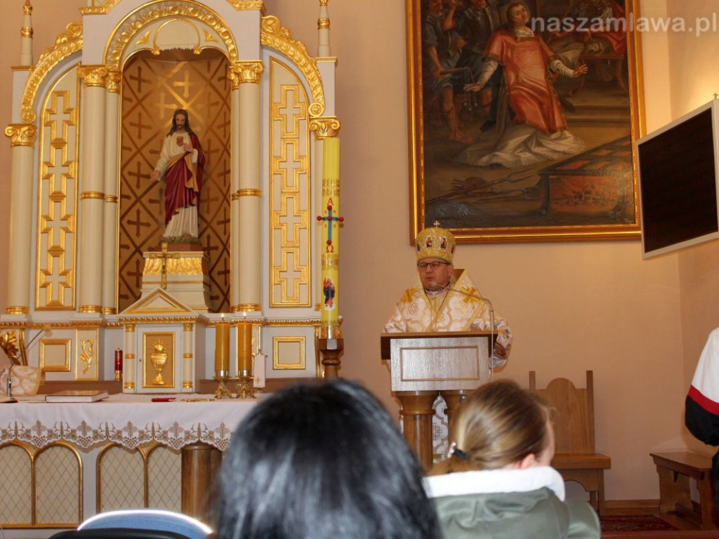 Niezwykła msza na cmentarzu. 