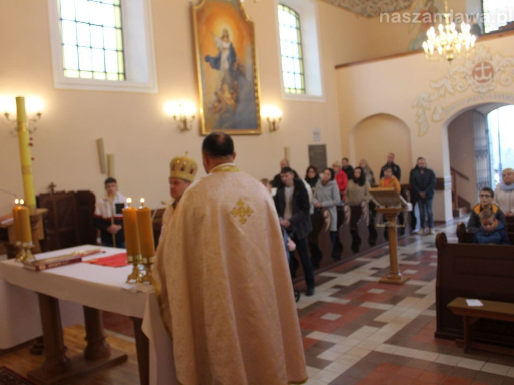 Niezwykła msza na cmentarzu. 