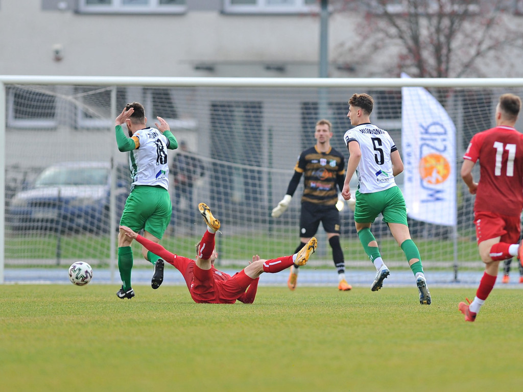 Powalczyli w dziesięciu. Cenny punkt Mławianki