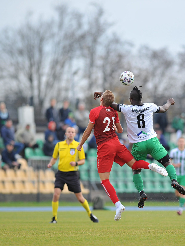 Powalczyli w dziesięciu. Cenny punkt Mławianki