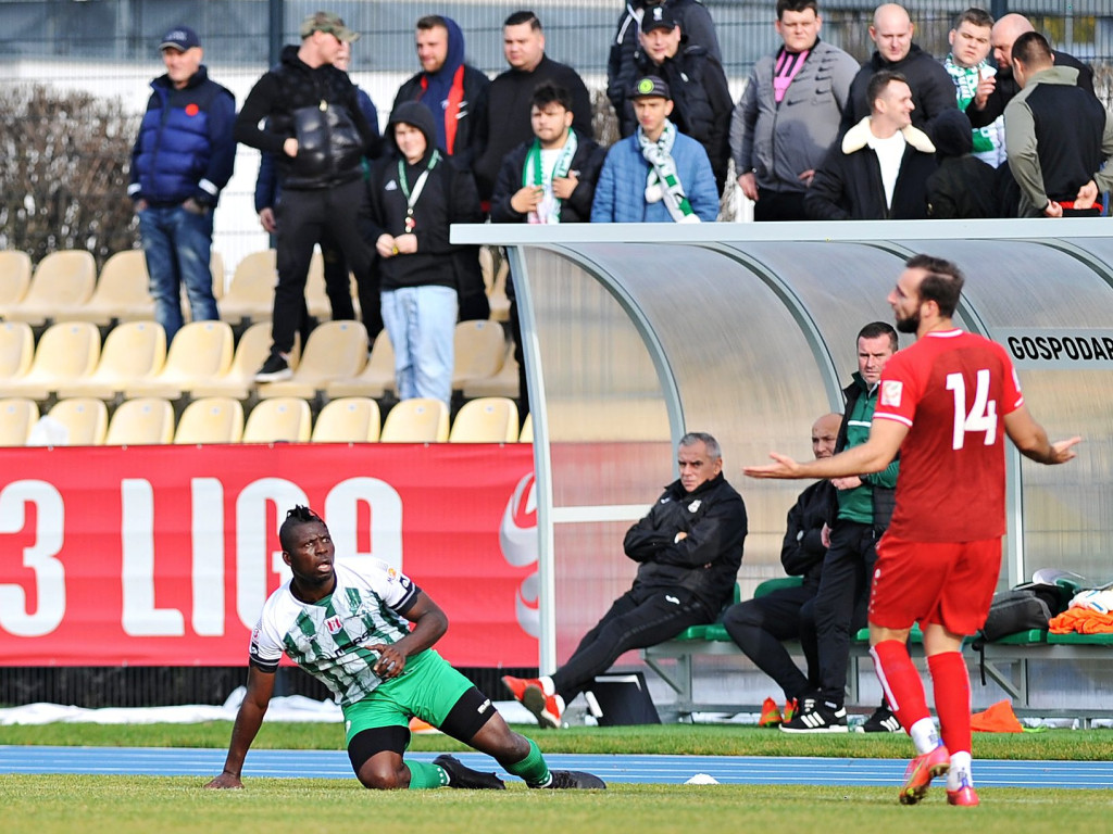 Powalczyli w dziesięciu. Cenny punkt Mławianki