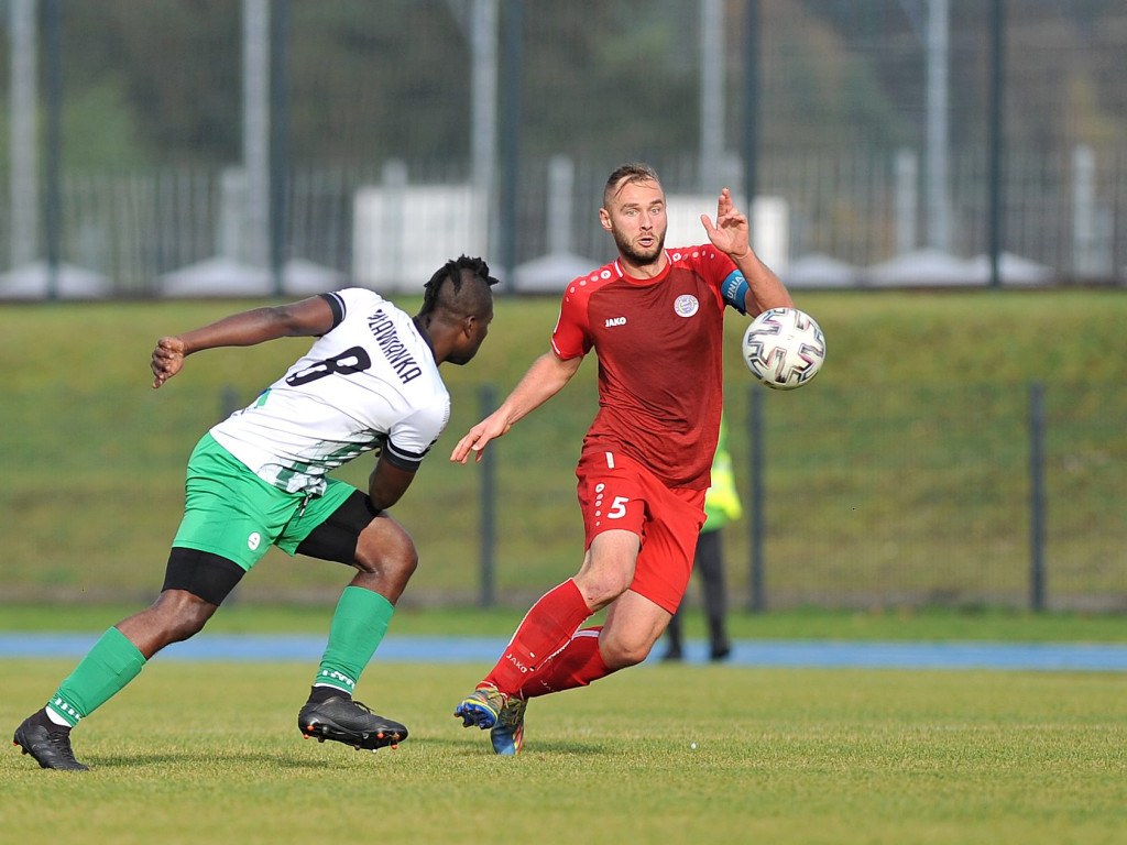 Powalczyli w dziesięciu. Cenny punkt Mławianki