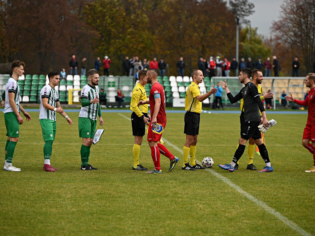 Powalczyli w dziesięciu. Cenny punkt Mławianki