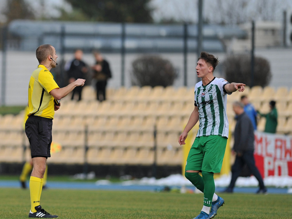 Powalczyli w dziesięciu. Cenny punkt Mławianki