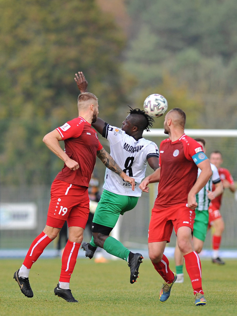 Powalczyli w dziesięciu. Cenny punkt Mławianki