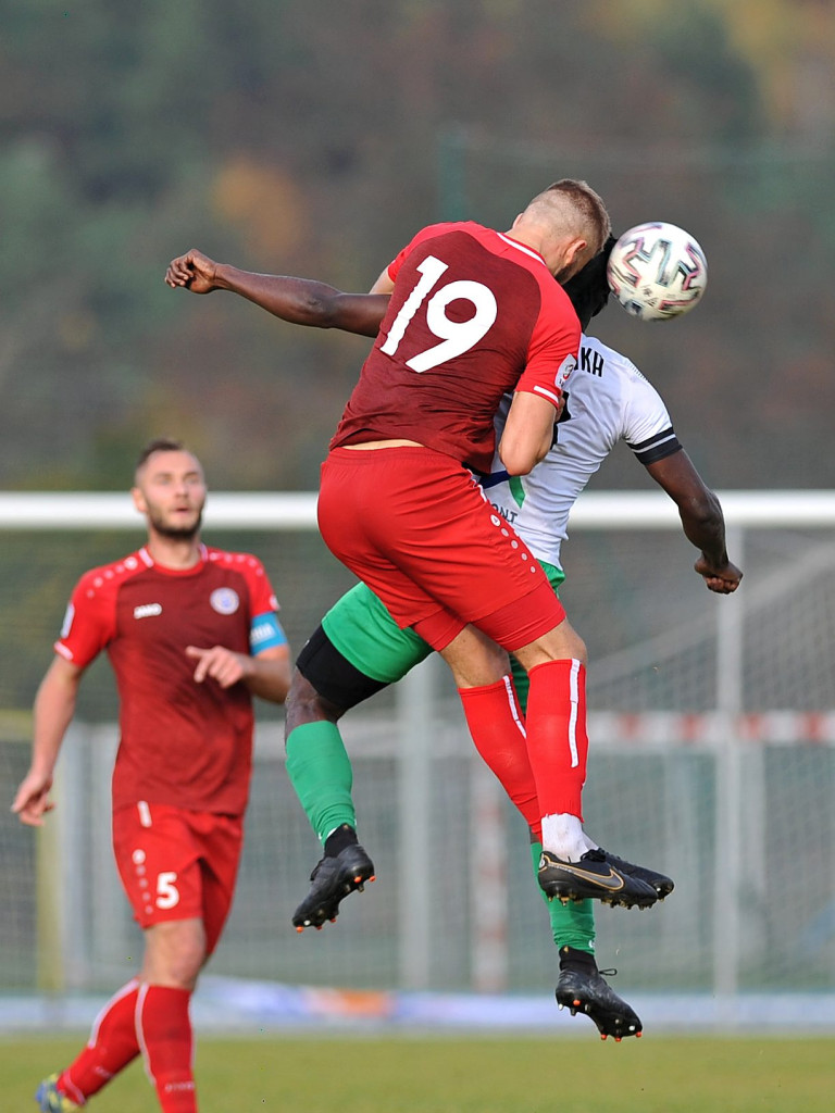 Powalczyli w dziesięciu. Cenny punkt Mławianki