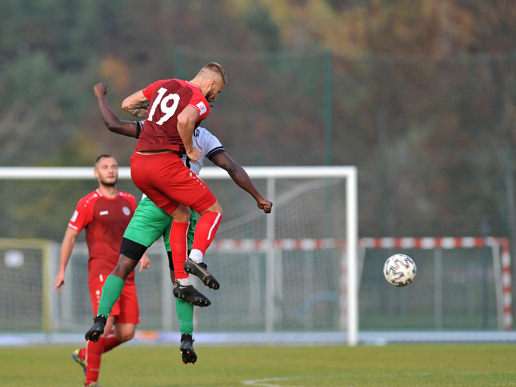 Powalczyli w dziesięciu. Cenny punkt Mławianki