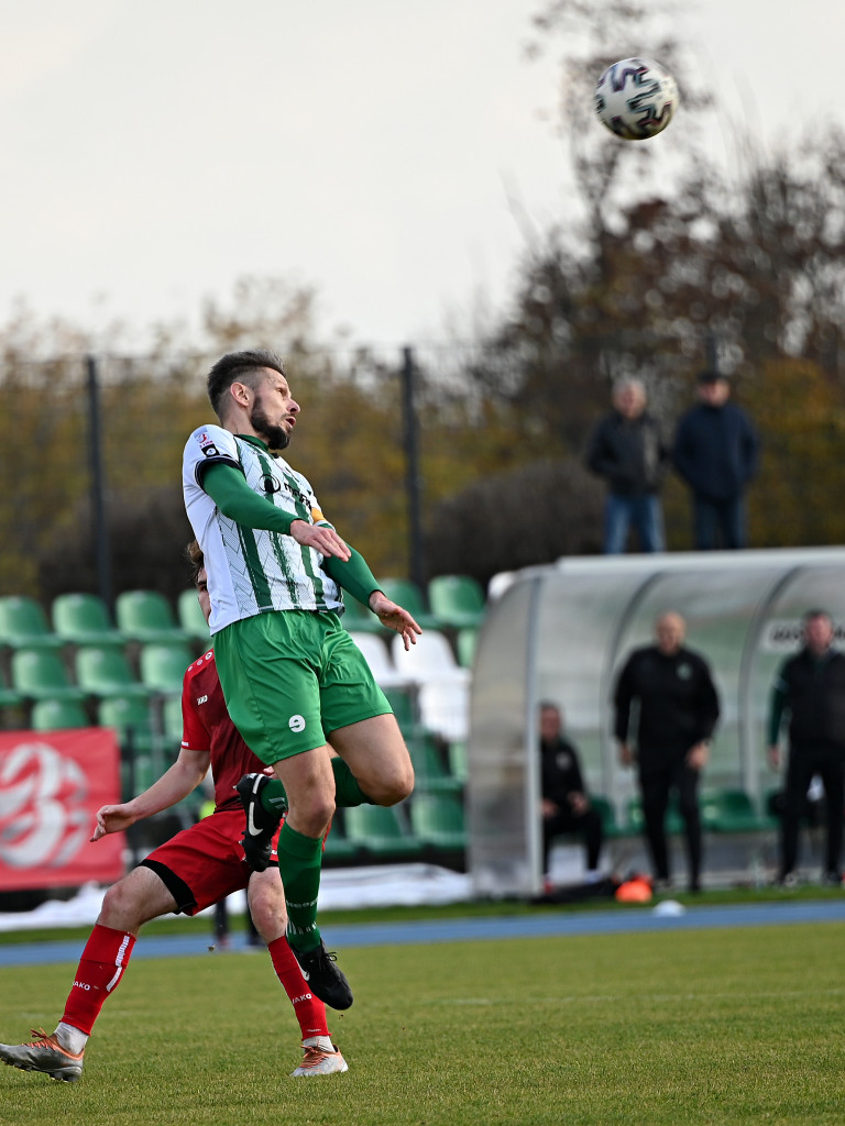 Powalczyli w dziesięciu. Cenny punkt Mławianki