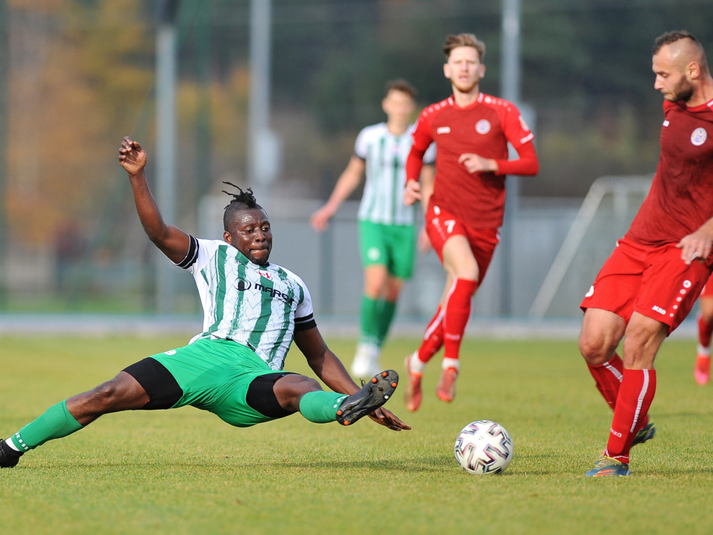 Powalczyli w dziesięciu. Cenny punkt Mławianki