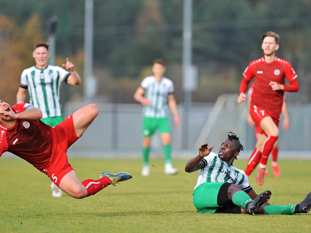 Powalczyli w dziesięciu. Cenny punkt Mławianki