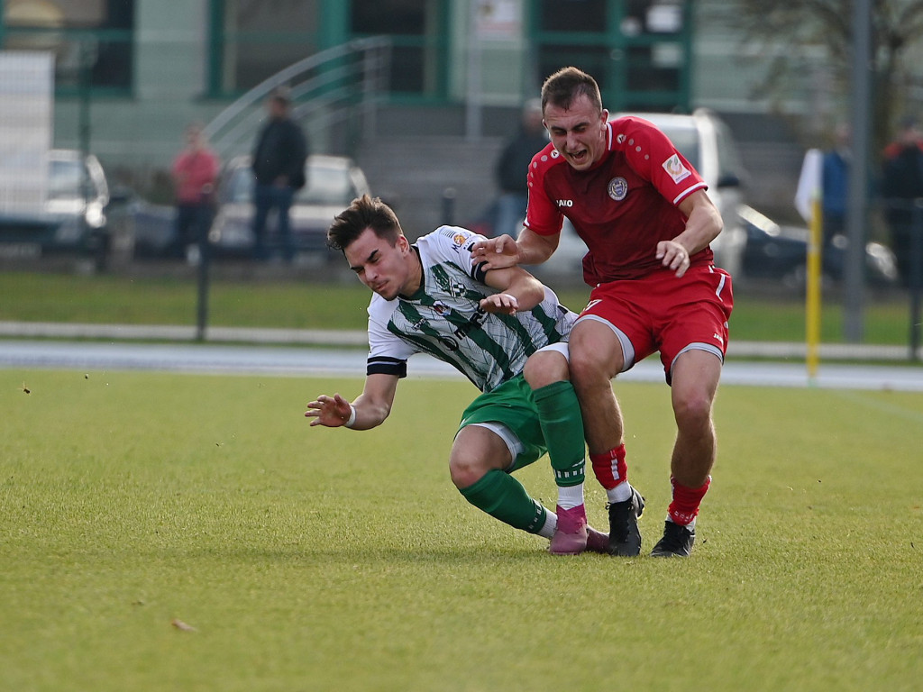 Powalczyli w dziesięciu. Cenny punkt Mławianki