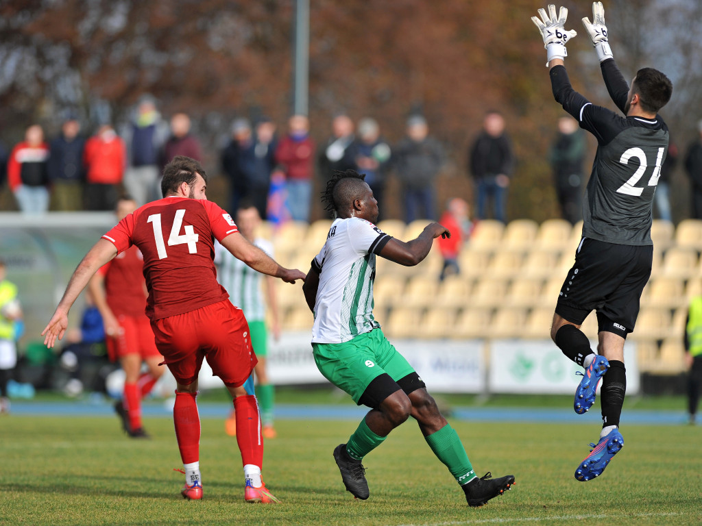 Powalczyli w dziesięciu. Cenny punkt Mławianki