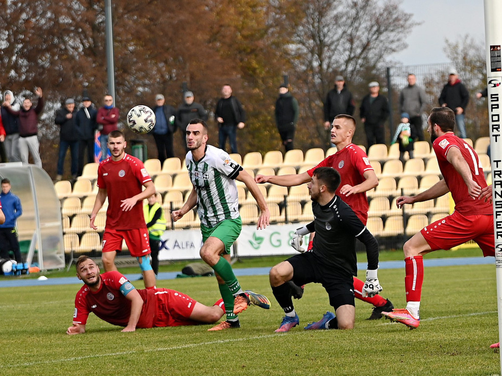 Powalczyli w dziesięciu. Cenny punkt Mławianki