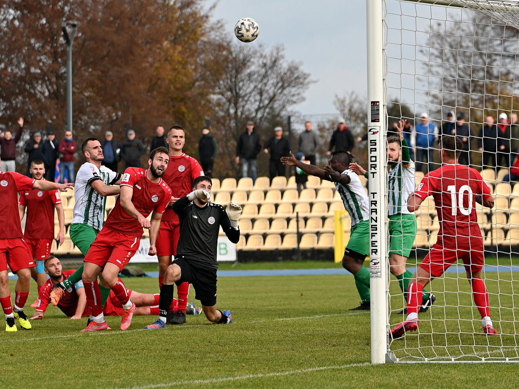 Powalczyli w dziesięciu. Cenny punkt Mławianki