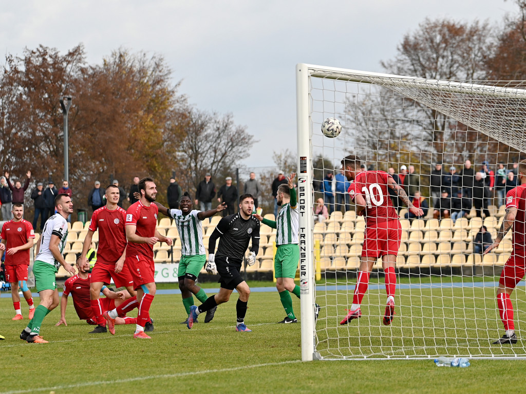 Powalczyli w dziesięciu. Cenny punkt Mławianki